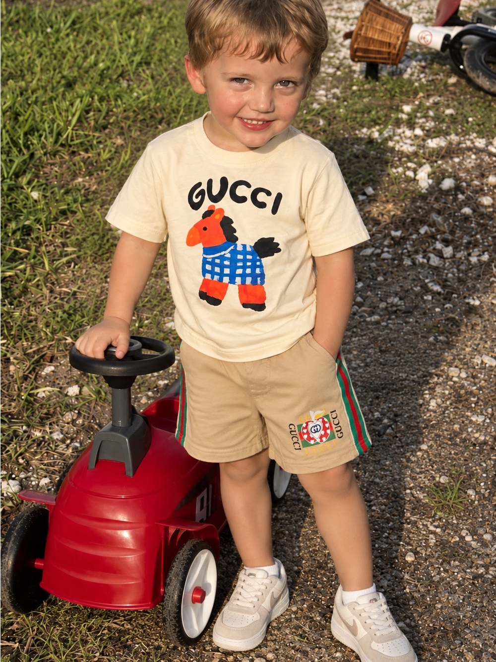 Gucci Kids Cream Tee and shorts Colorful Pony Graphic & Shorts 4/5 size